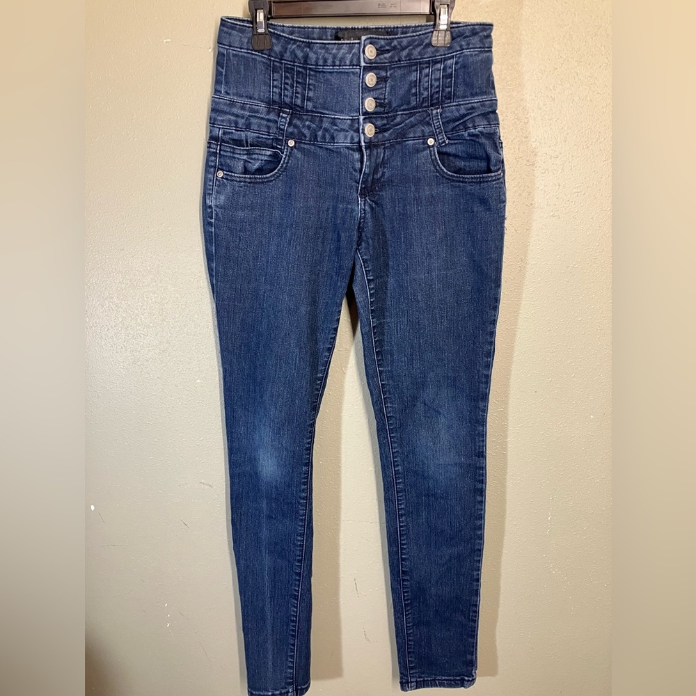Almost famous women’s size 7 jeans high waisted
